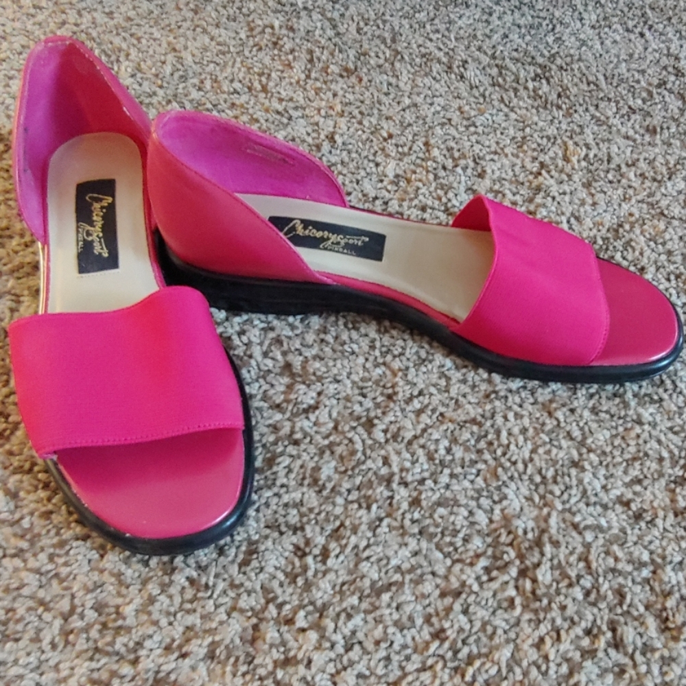 Adorable pink comfy sandals